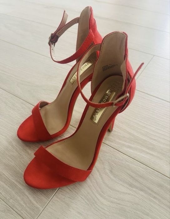 Pantofi si sandale