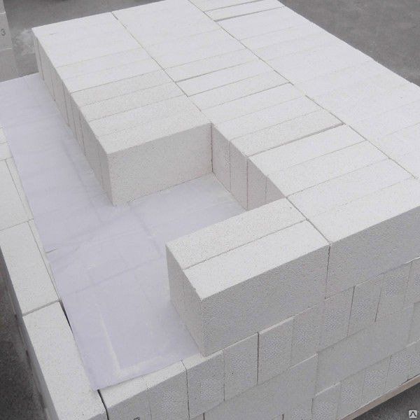 Белый Огнеупорный кирпич  для печей каминов мангалов.