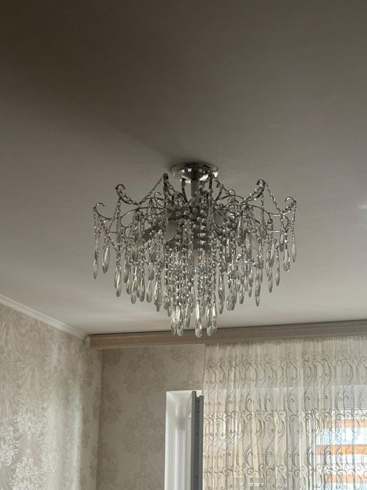 Продаются люстры