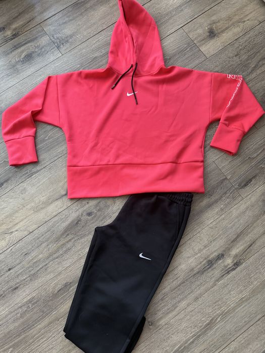 Дамски екип nike нов