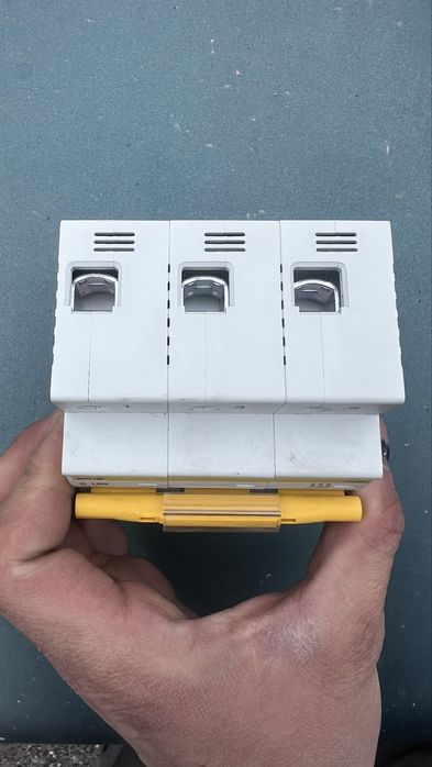 100 ампер автомат силовой IEK