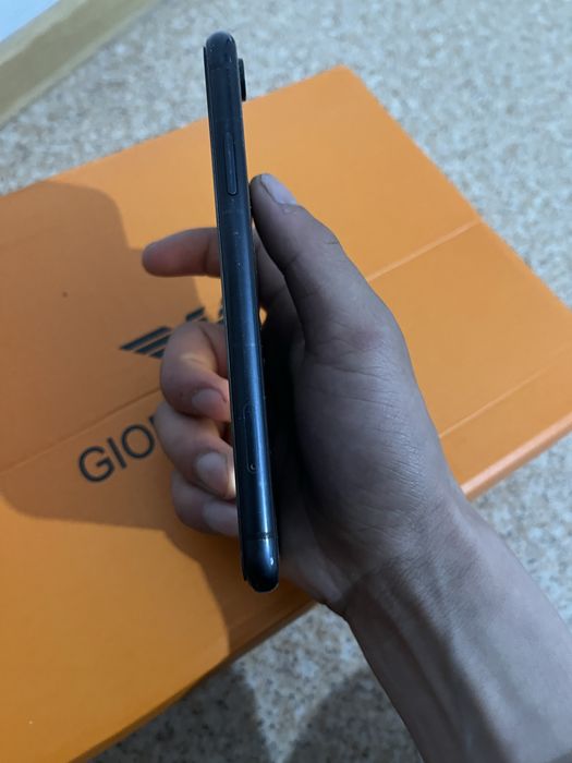 Срочно продам айфон xr