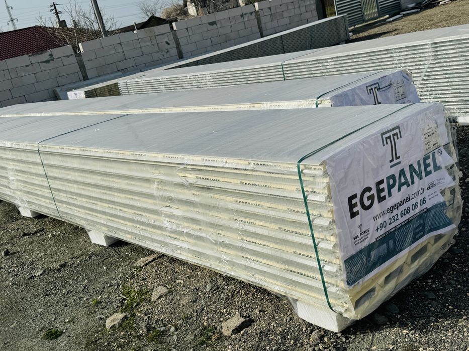 Panou sandwich perete acoperis pentru hale