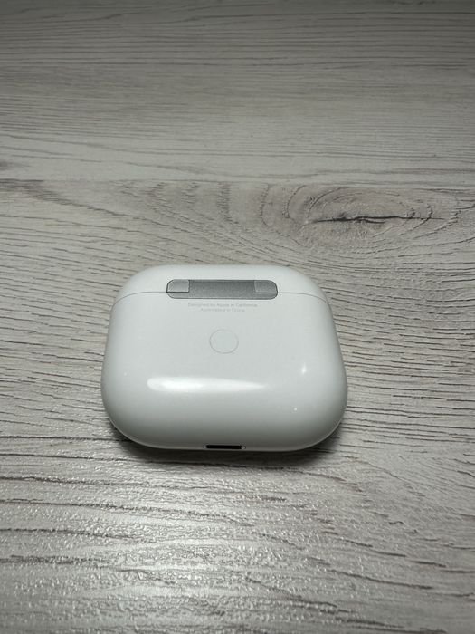 Продам Apple Airpods 3