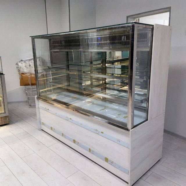 Торт ва ширинликлар учун витрина