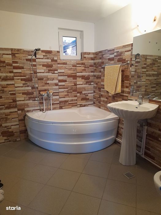 Casa de vânzare com. Florica