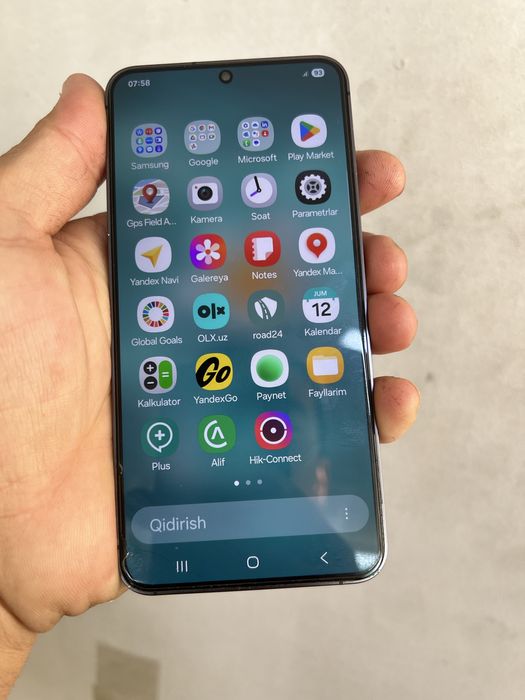 Samsung s 24 , 8/256 sotiladi aybi yoq ideal karobka documenti bor