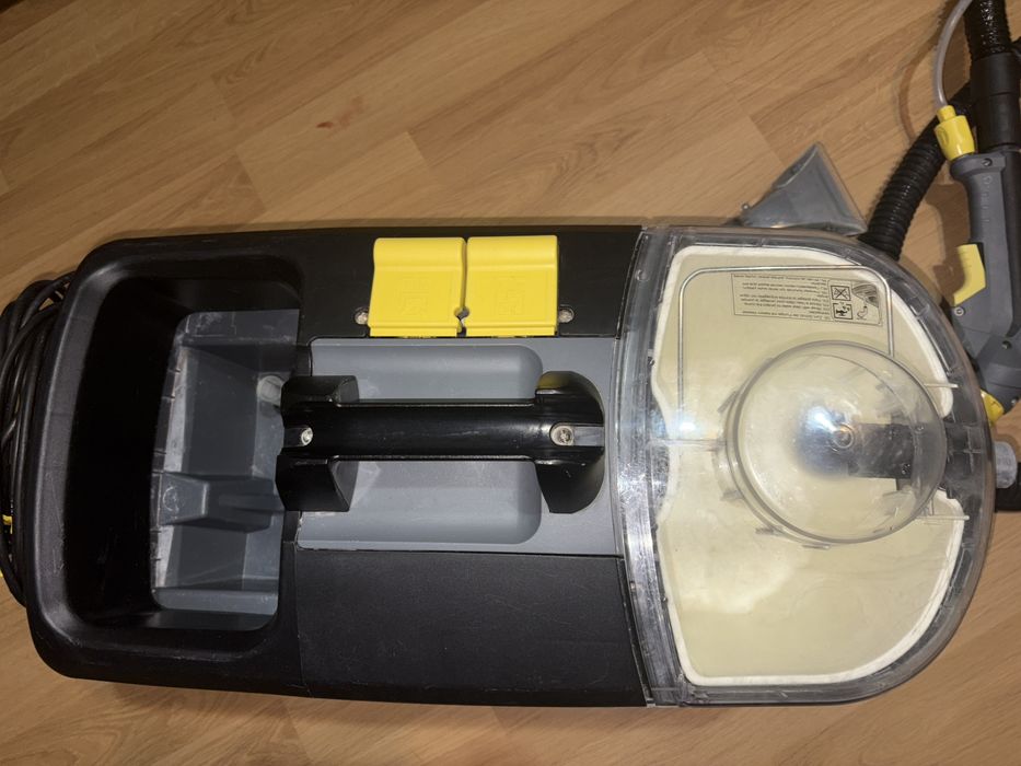 Aspirator profesional Kärcher Puzzi 10/1