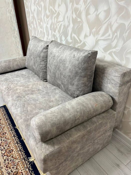 Продам диван в отличном состояний