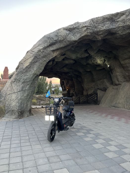 Продам электроскутер ск8 про срочно