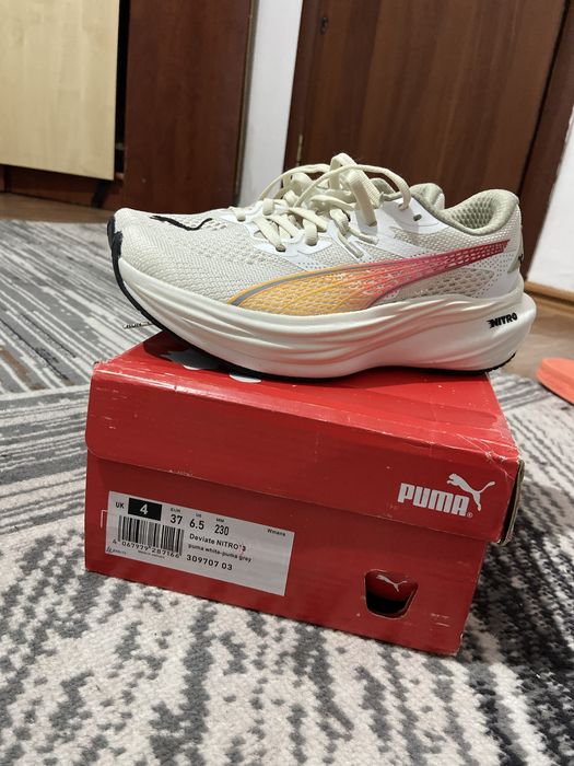 Продам спортивные кроссовки