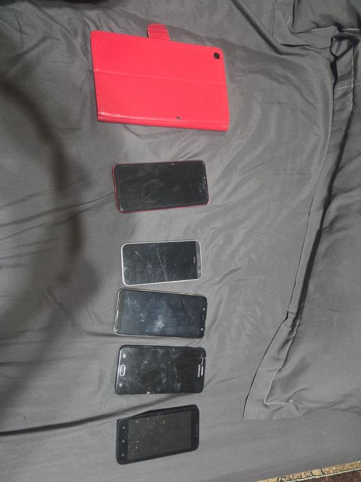 Продам сломанные телефоны.
