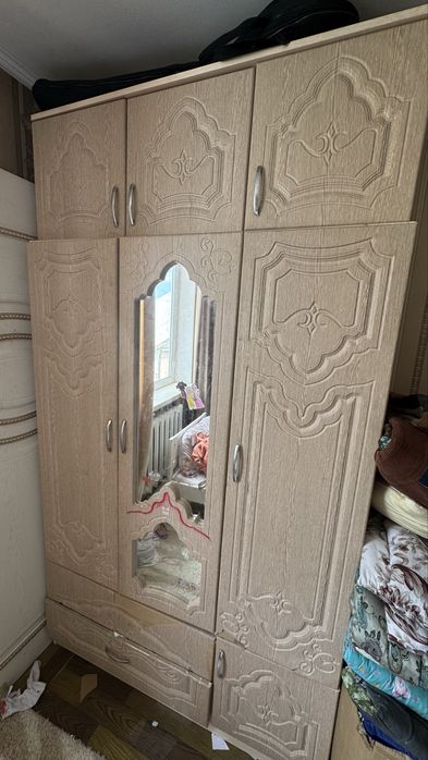 ОтДАМ шкаф почти ДАРОМ