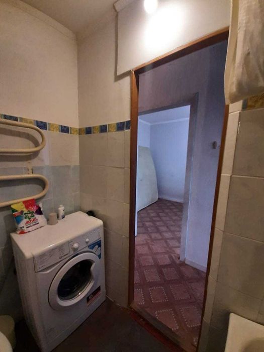 продам 1 комнатную петренко 11