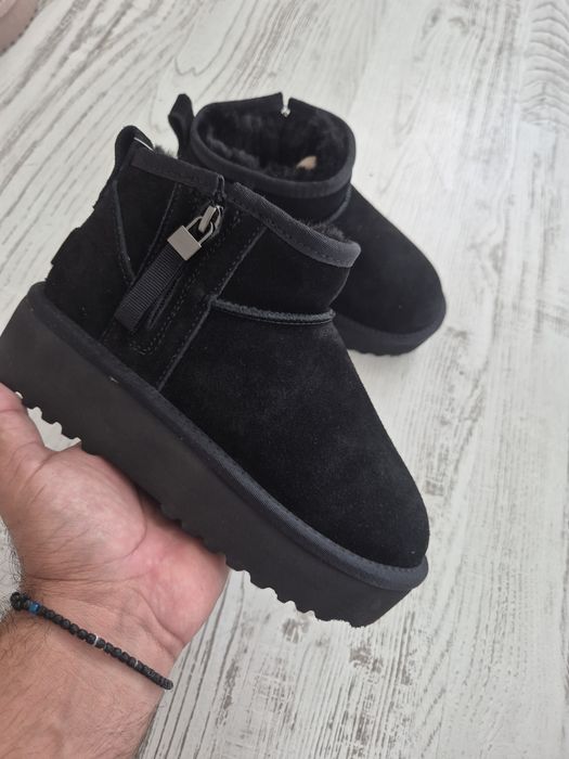 Cizme UGG mini negre cu fermoar lateral