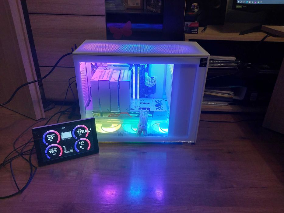 Геймърски настолен компютър за 2К на ULTRA настройки/WHITE BUILD/