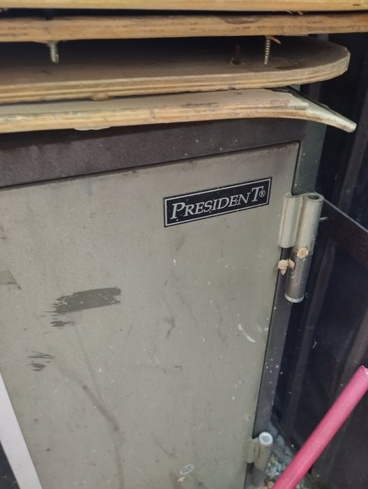 Сейф продам  огнеупорные 4шт