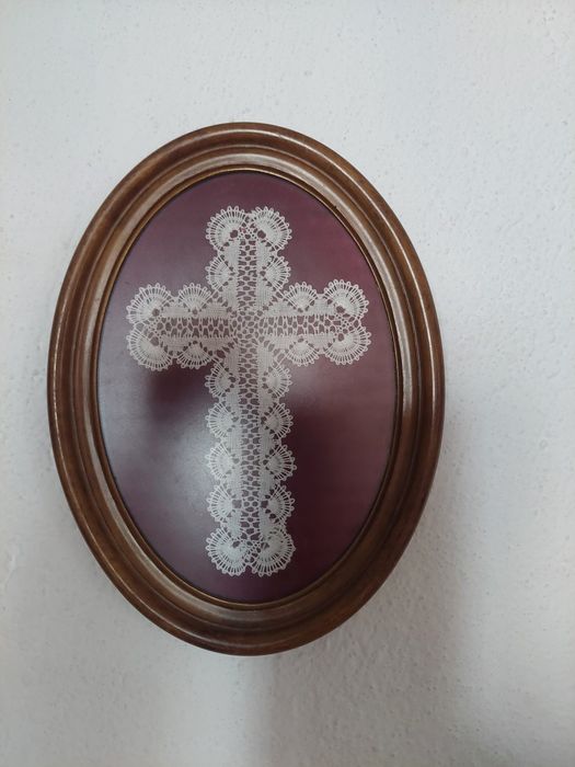 Кръст от дантела