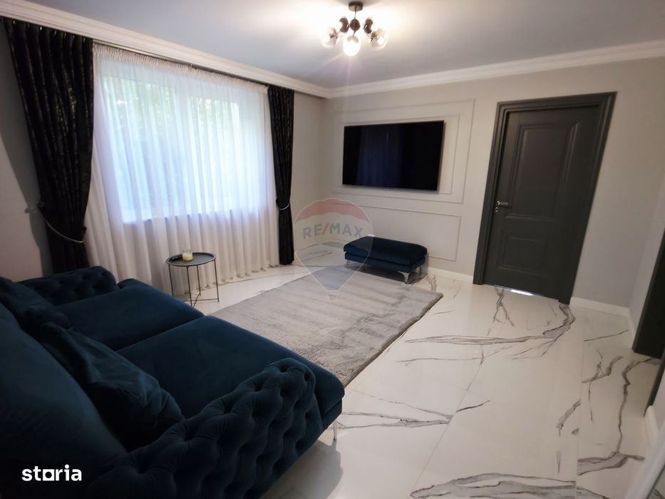 Apartament cu 5 camere de vânzare în zona Precista