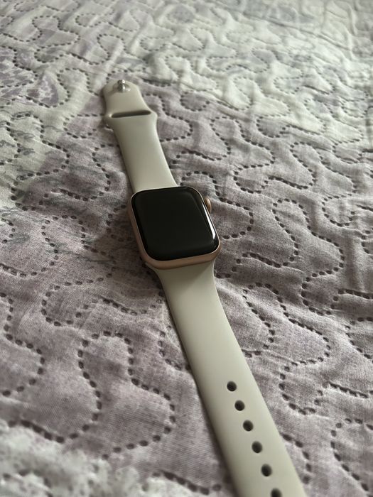 Часы Apple Watch SE