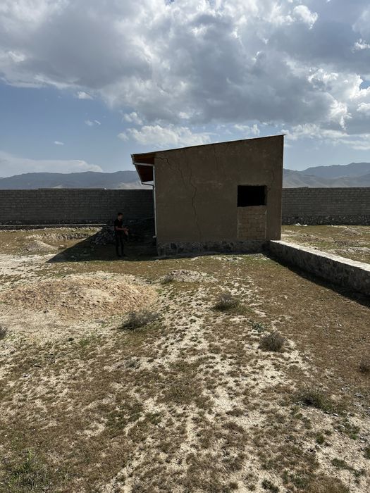 Sazagan tamonda paligonni tugrida 6 sotuxli turar joy