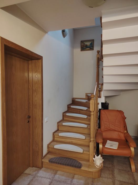 Vând vila P+M Platou Gavana