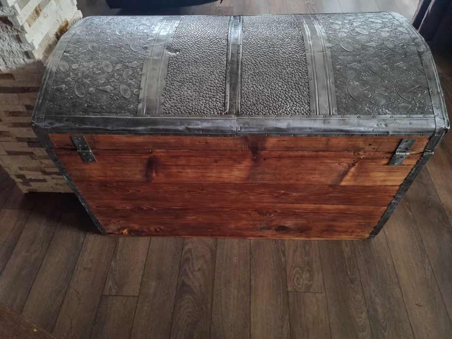 Стар дървен сандък/ракла/скрин