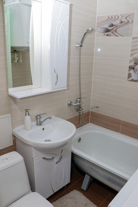 Сдам 2 квартиру посуточно улица Абая 140