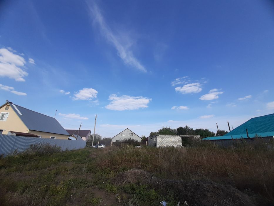 Участок с фундаментом и стенами