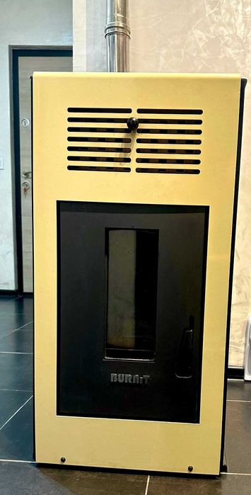 Пелетна камина Burnit 10 kW – много запазена, готова за отоплителния сезон