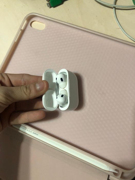 vand casti AIR PODS 2 PRO originale cu serie orice verficare
