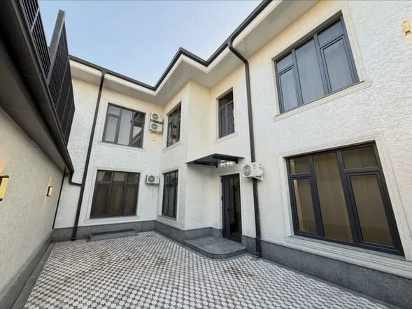 ONYX Новый коттедж в Мирабаде • 245м²