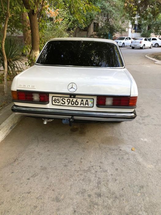 Легендарный мерседес с прицепом