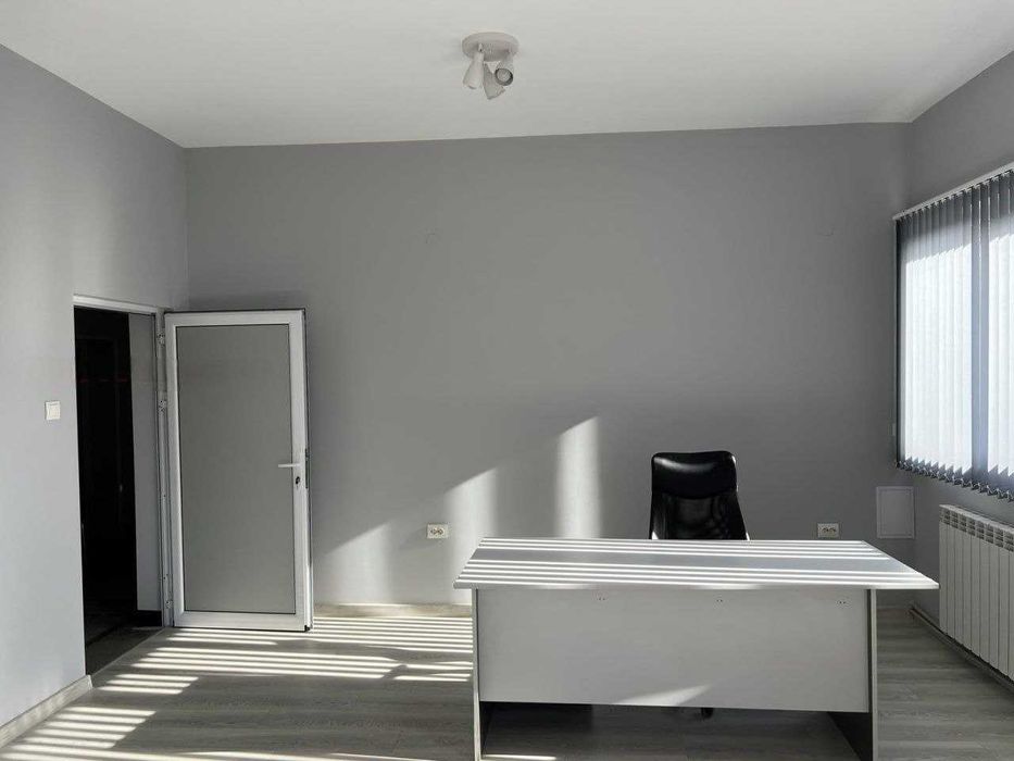 Дава се под наем Офис в Велико Търново, Център - 26 кв.м за 204 € - Снимка #3