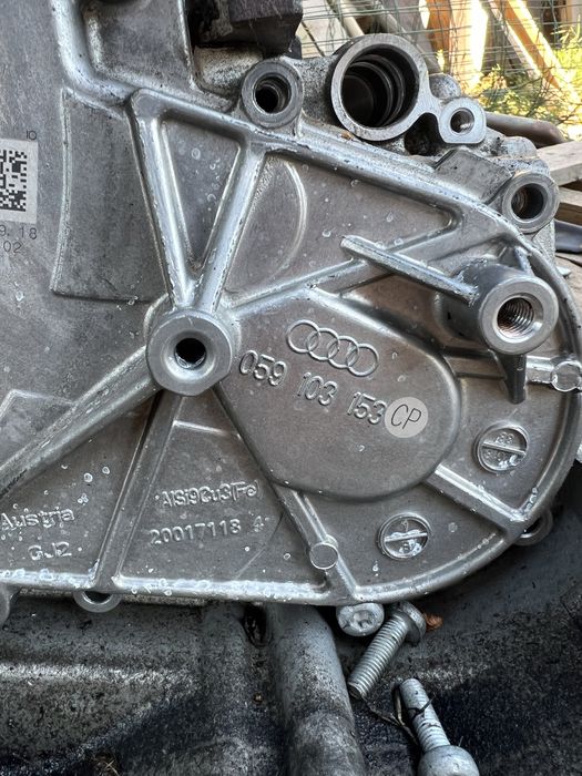 VW touareg 2019  двигател на части