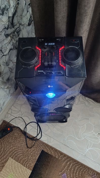 Продам LG звучит отлично