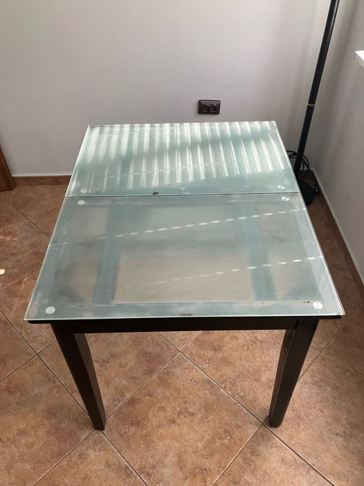 Кухненска маса за хранене