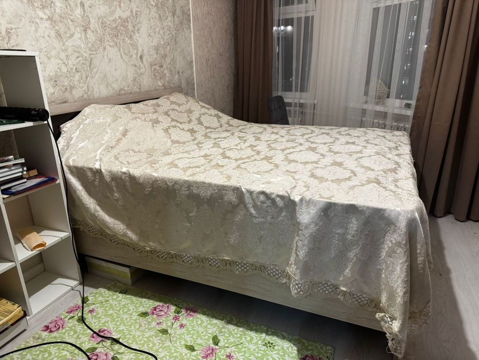 Кровать с матрасом