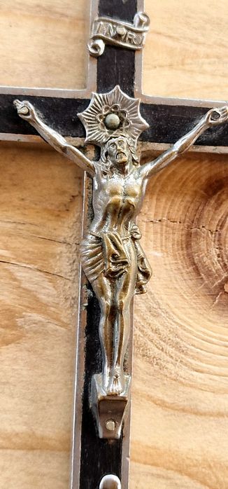 Crucifix Vechi Din Alamă Nichelată și Lemn Abanos