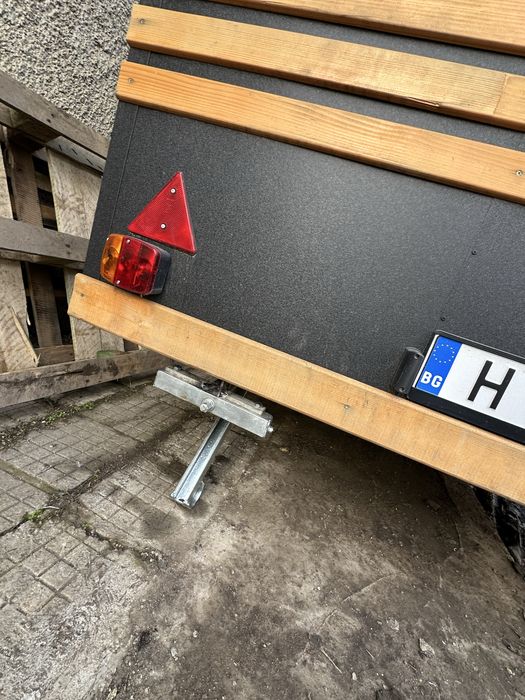 Продавам чисто нова търговска каравана