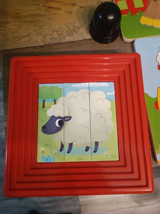 Колекция от пъзели и занимателни играчки