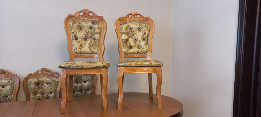 Продается стол со стульями