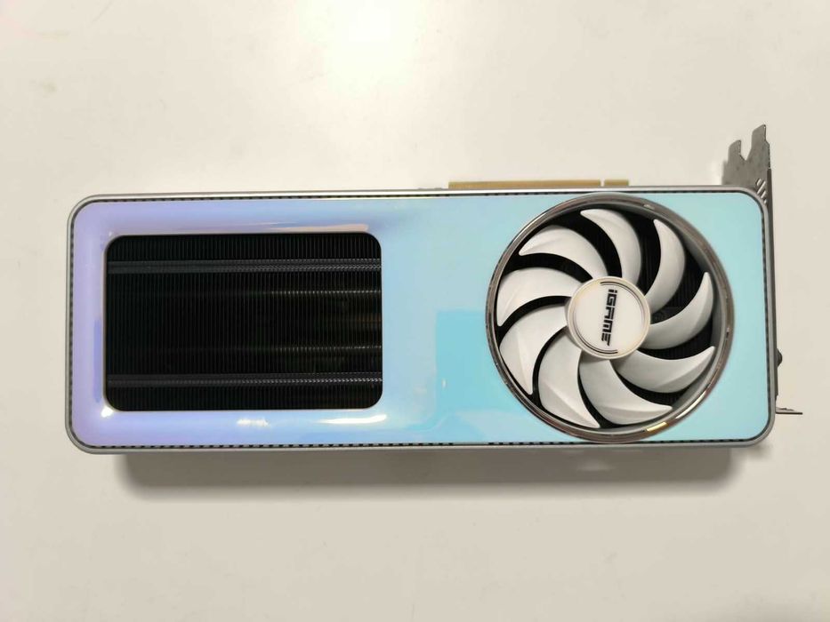 iGame GeForce RTX 3070 8GB – Ediție White Custom | Aspect Impecabil | Placă Video Premium de colectie