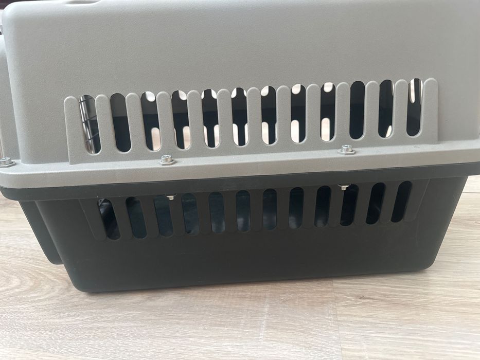 Переноска для кошек и собак