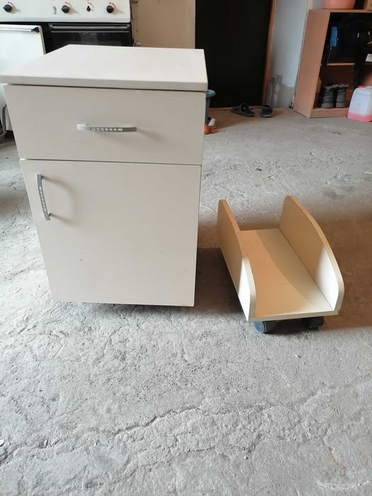 Стол угловой с тумбочкой