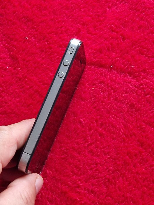Telefon cu touchscreen.  Nu se aprinde