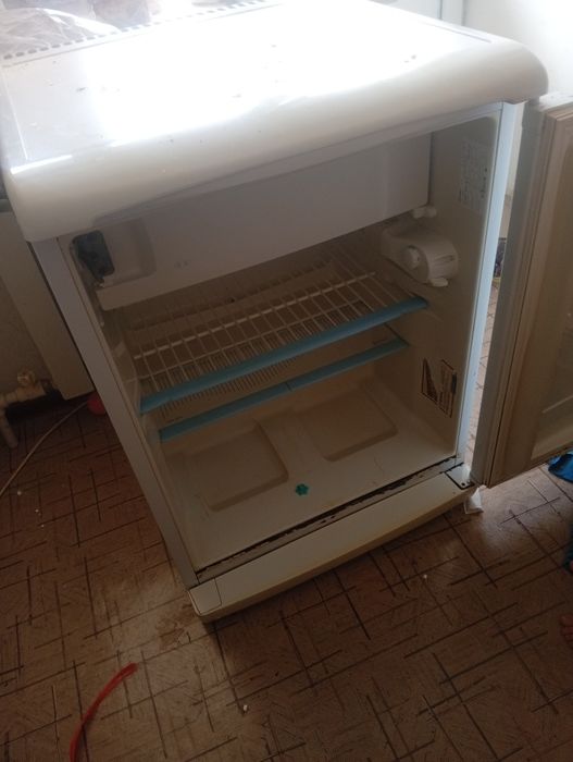 Холодильник б/у небольшой