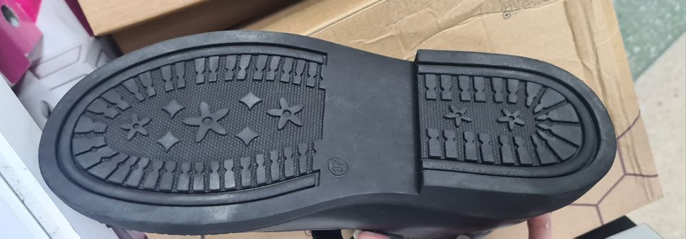 Туфли новые продаются