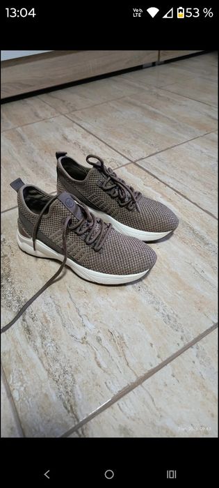 Adidași noi Kate Gray