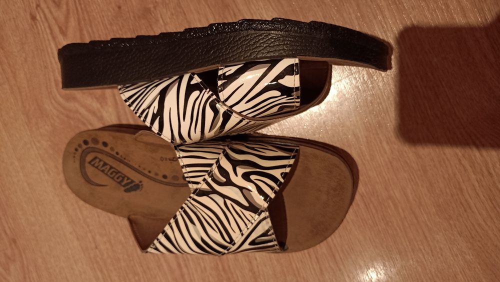 Тапочки летние, лёгкие.